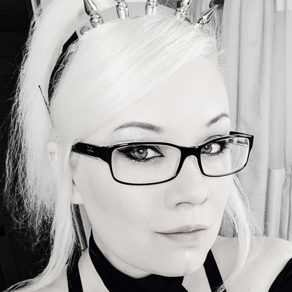 Meet your Posher, Becky - Picture 1 of 1